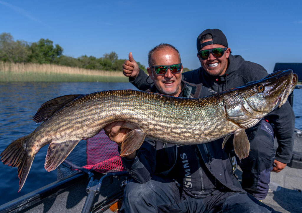 peche brochet geant entre amis en irlande